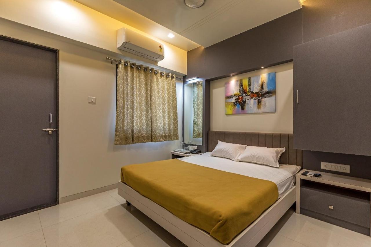 Hotel Rajlaxmi Grand Kolhapur Exterior foto